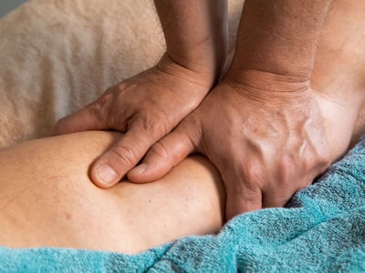 Soins post-opératoires à domicile : ce qu'il faut savoir avant de quitter l'hôpital